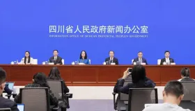 四川举行 “决胜‘十四五’续写新篇章” 系列主题新闻发布会第九场，介绍外国人来川便利化改革成果