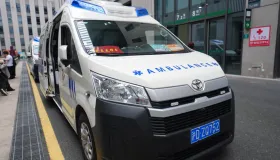 进博会：5G 智慧急救车成 “移动生命方舟”，构筑健康防线》 或 《第八届进博会：5G 智慧急救创新模式，打通急救 “黄金时间”