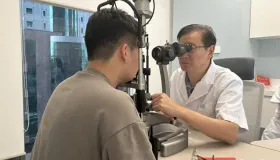 湖北爱尔眼科李拓教授如何打造顶级眼科团队？又怎样以仁心医术为患者点亮光明？