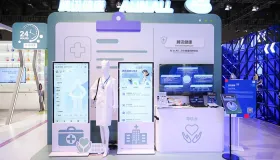 政策、需求双轮驱动，互联网大厂与新锐企业竞相布局，2033 年市场规模将超三千亿