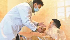 – 医疗智慧化加速！安贞医院25款医疗机器人上岗，A股港股医疗板块同步走强