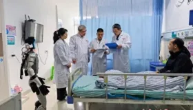 机器人“小立医生”首秀县级医院！福州省立专家携AI天团下沉尤溪，开启智慧医疗新纪元