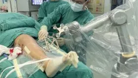 福州大学附属省立医院为 12 岁 “长短腿” 男孩实施了什么手术？手术效果如何？