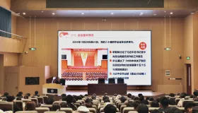 濮阳医学高等专科学校校长走上讲台为学生讲授思政课