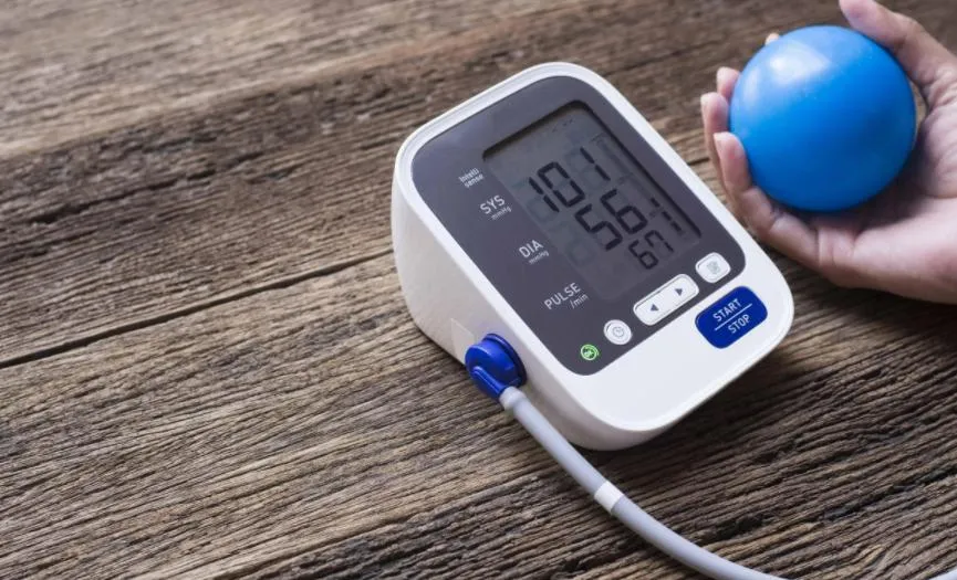 秋冬高血压患者需警惕!降压药背后隐藏的 8 个健康隐患与控压要点 秋冬高血压患者需警惕!降压药背后隐藏的 8 个健康隐患与控压要点