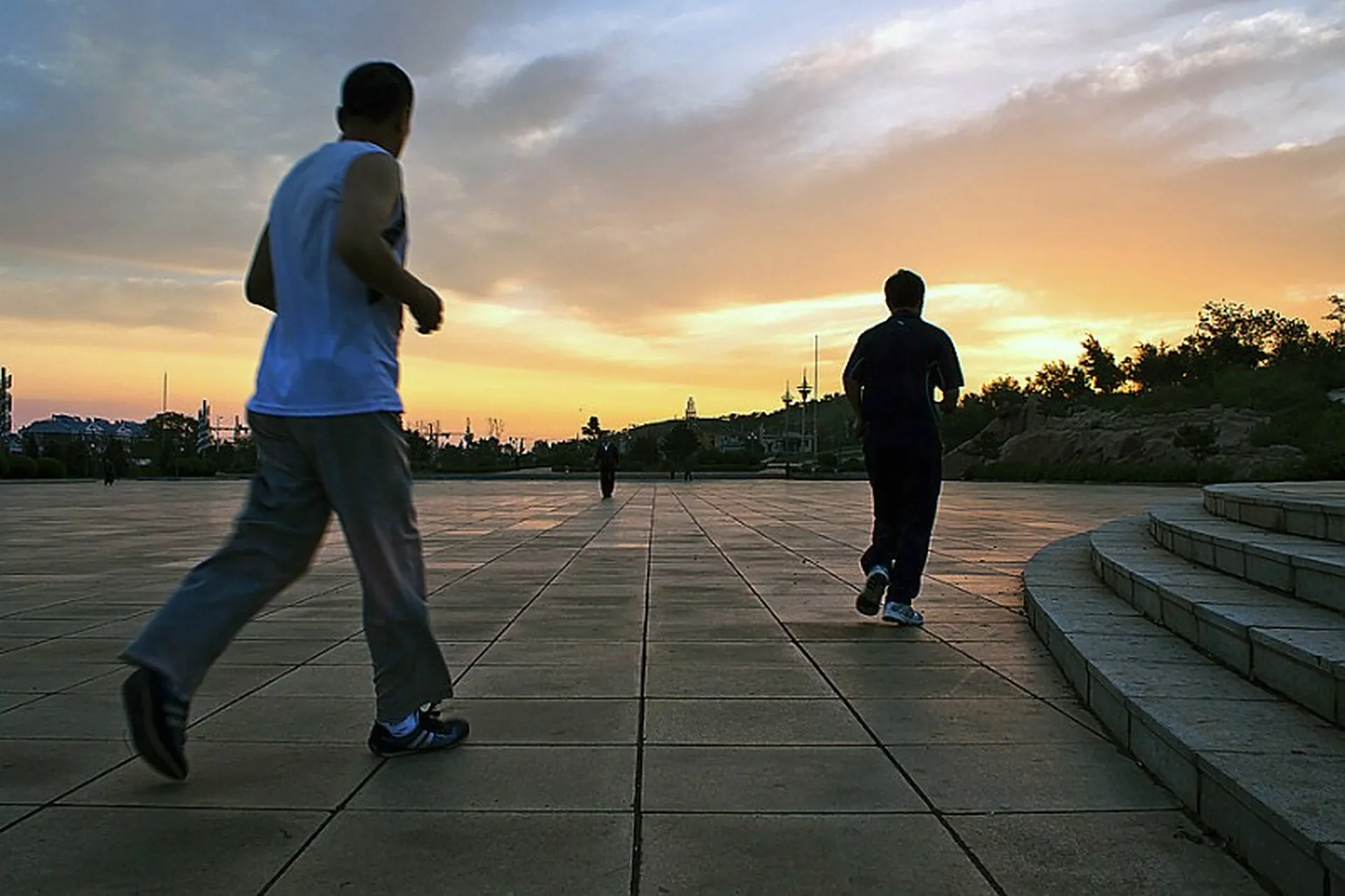 秋冬高血压患者需警惕!降压药背后隐藏的 8 个健康隐患与控压要点 秋冬高血压患者需警惕!降压药背后隐藏的 8 个健康隐患与控压要点