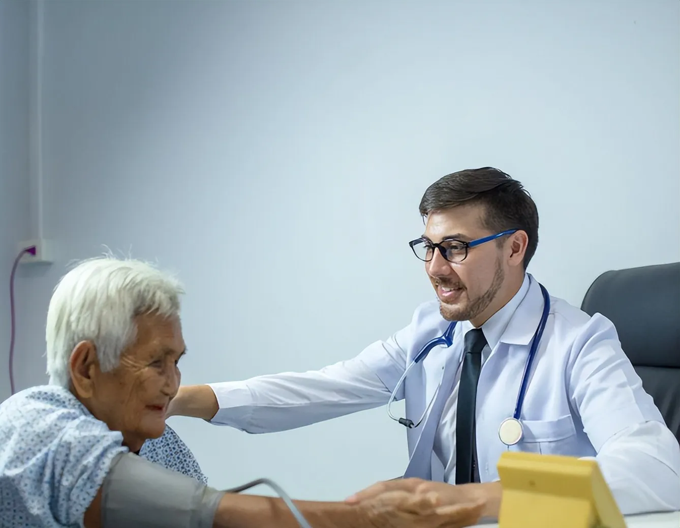 68 岁老人晨练引发热议：揭秘决定寿命的“长寿密码”，这 5 条忠告你做到了吗？