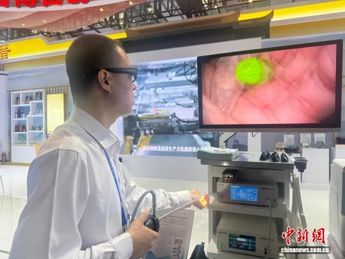 刘超团队携“三维超高清多模式光学分子影像腹腔镜”亮相博士后大赛，助力医疗突破