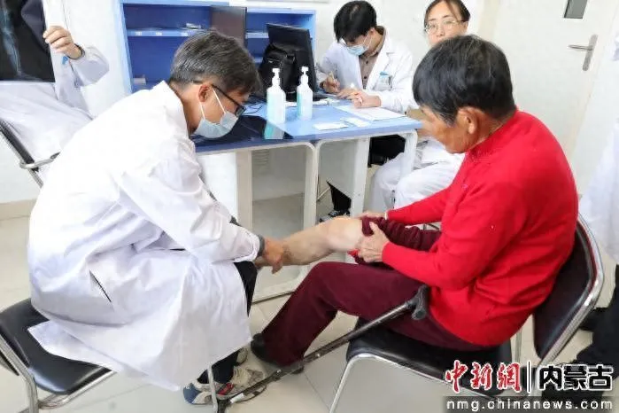 包钢医院联合多家北京知名医院开展大型义诊,推进京蒙医疗合作惠及鹿城百姓 包钢医院联合多家北京知名医院开展大型义诊,推进京蒙医疗合作惠及鹿城百姓