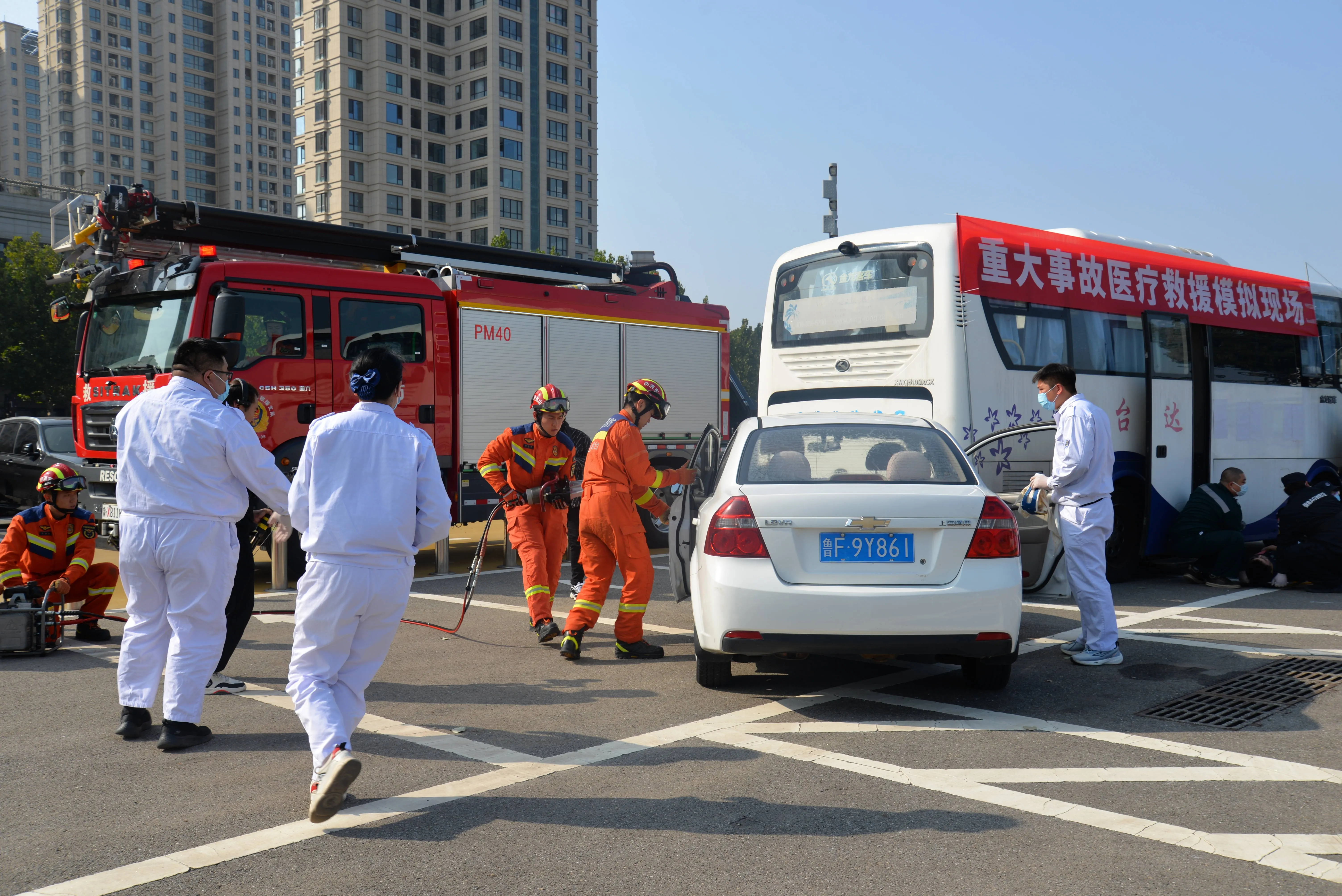 烟台市举办 2025 年突发事件医疗应急救援演练