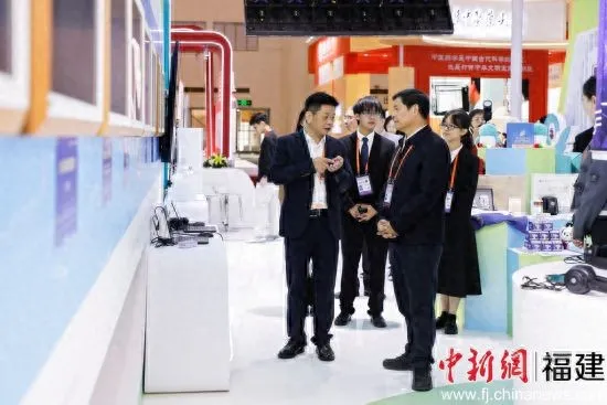 AI 视角解锁医学之美！福建医科大学“青耕智创”展亮相海峡文博会