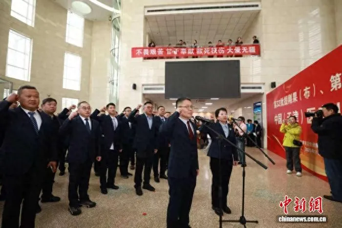 56 名医护人员出征!第 32 批援刚果 (布)、第 27 批援加蓬天津医疗队奔赴非洲 56 名医护人员出征!第 32 批援刚果 (布)、第 27 批援加蓬天津医疗队奔赴非洲