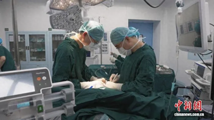 武汉同济医院专家团队采用无管微创技术实施肺癌根治术,优势多应用广 武汉同济医院专家团队采用无管微创技术实施肺癌根治术,优势多应用广