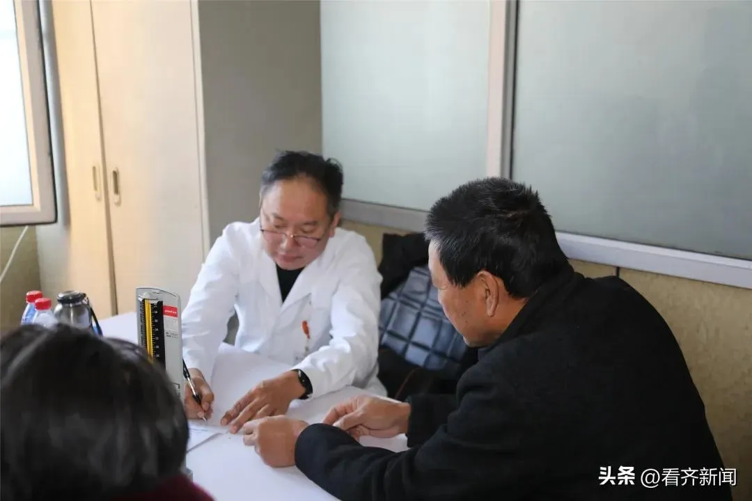 齐医附属一院“医疗天团”走进龙江二院，调研义诊为百姓送“三甲水准”医疗服务