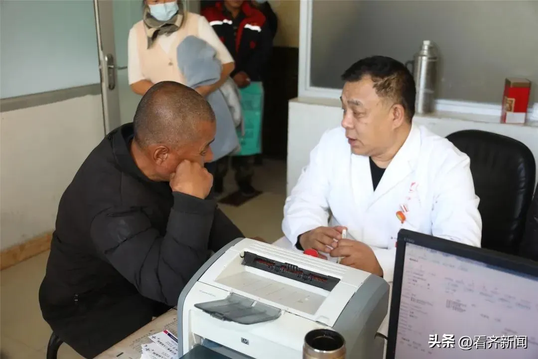 齐医附属一院“医疗天团”走进龙江二院，调研义诊为百姓送“三甲水准”医疗服务