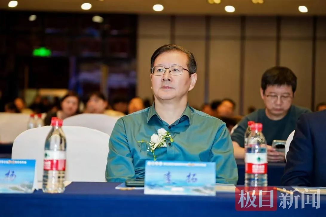 湖北爱尔眼科李拓教授如何打造顶级眼科团队?又怎样以仁心医术为患者点亮光明? 湖北爱尔眼科李拓教授如何打造顶级眼科团队?又怎样以仁心医术为患者点亮光明?