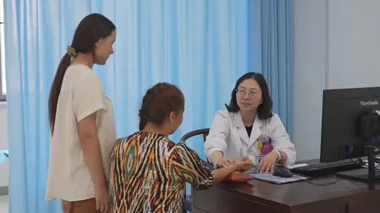 基层焕新 + 援疆助力 和田破解“看病难”筑牢全民健康防线 基层焕新 + 援疆助力 和田破解“看病难”筑牢全民健康防线