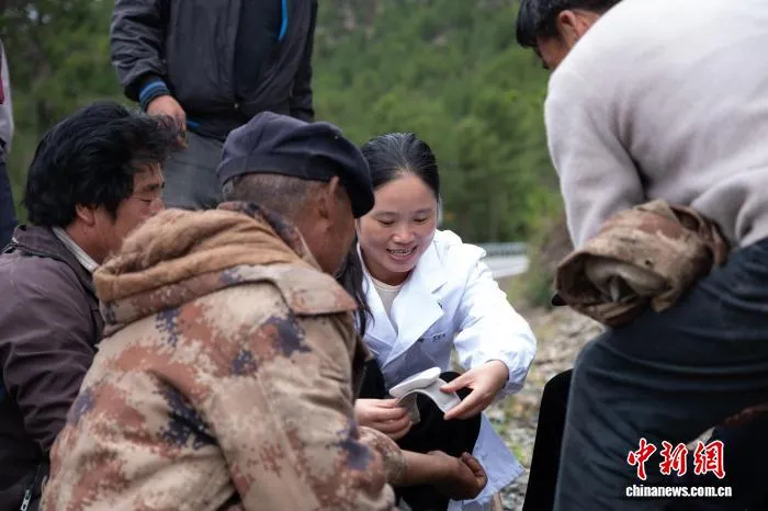 杭州医疗帮扶队扎根高原 为川西患者点亮健康希望 杭州医疗帮扶队扎根高原 为川西患者点亮健康希望