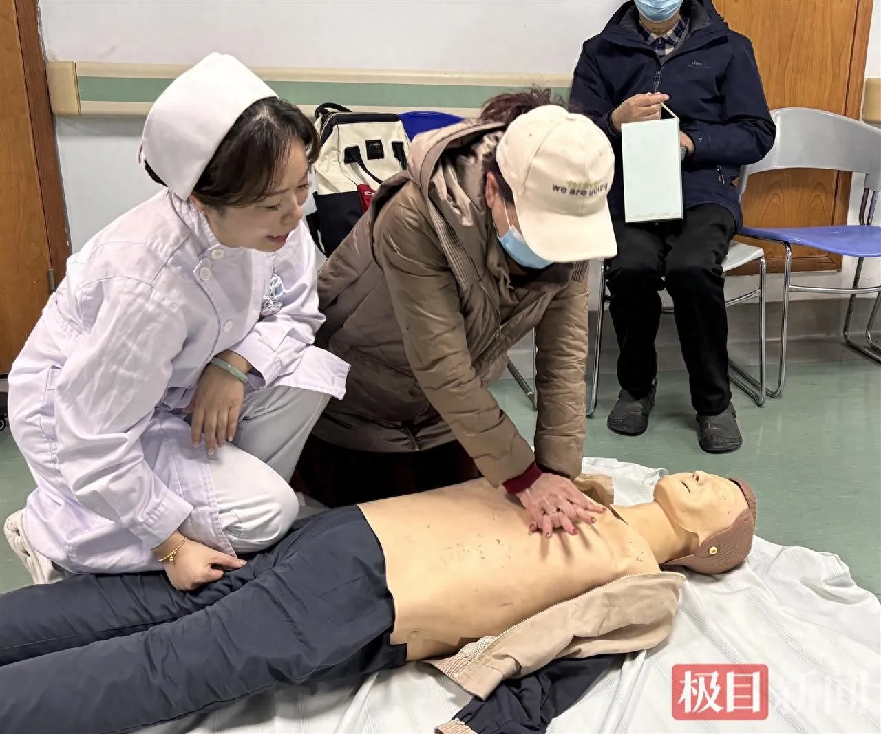 心梗救治日,武汉市第三医院现场教学心肺复苏 心梗救治日,武汉市第三医院现场教学心肺复苏