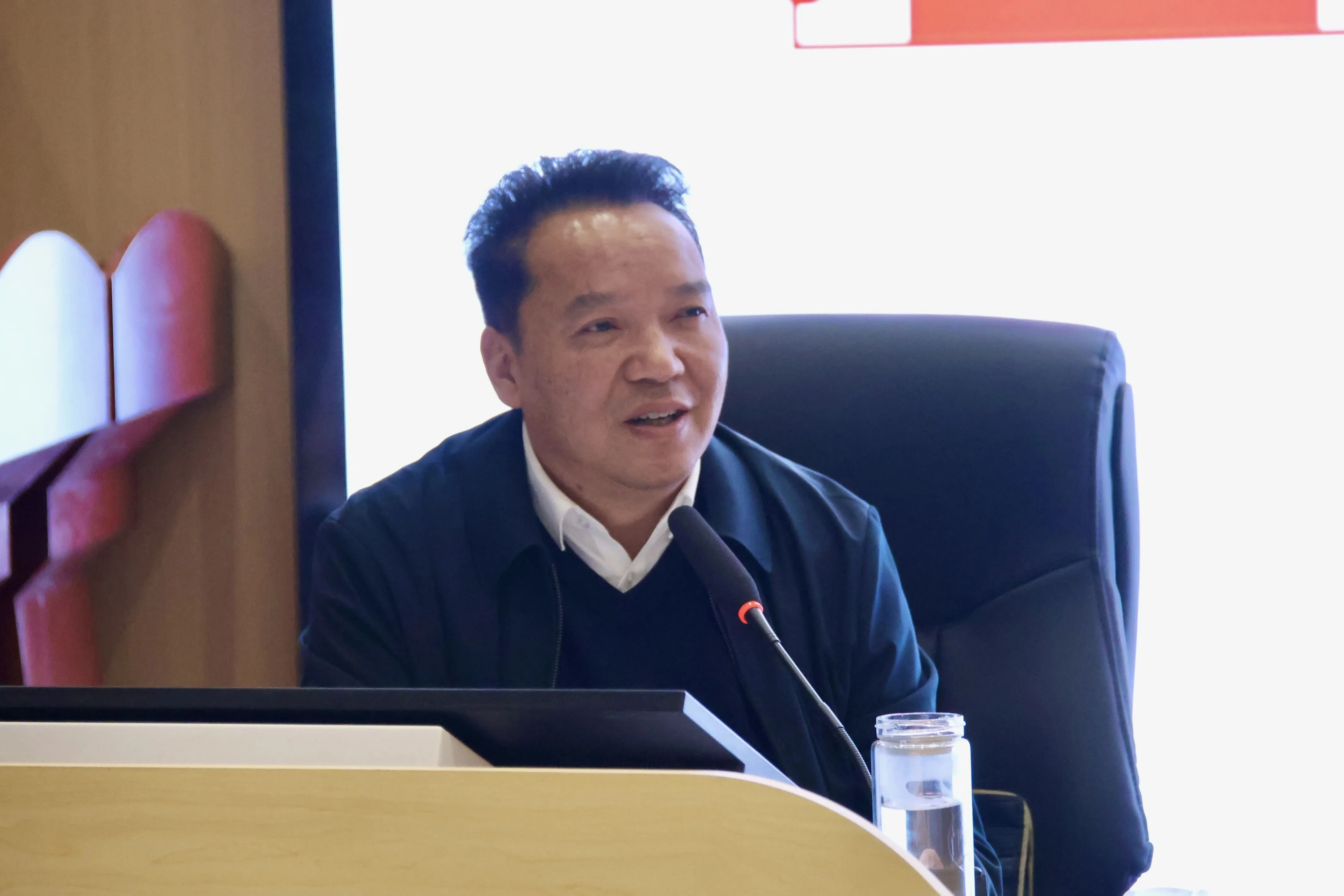 濮阳医学高等专科学校校长走上讲台为学生讲授思政课