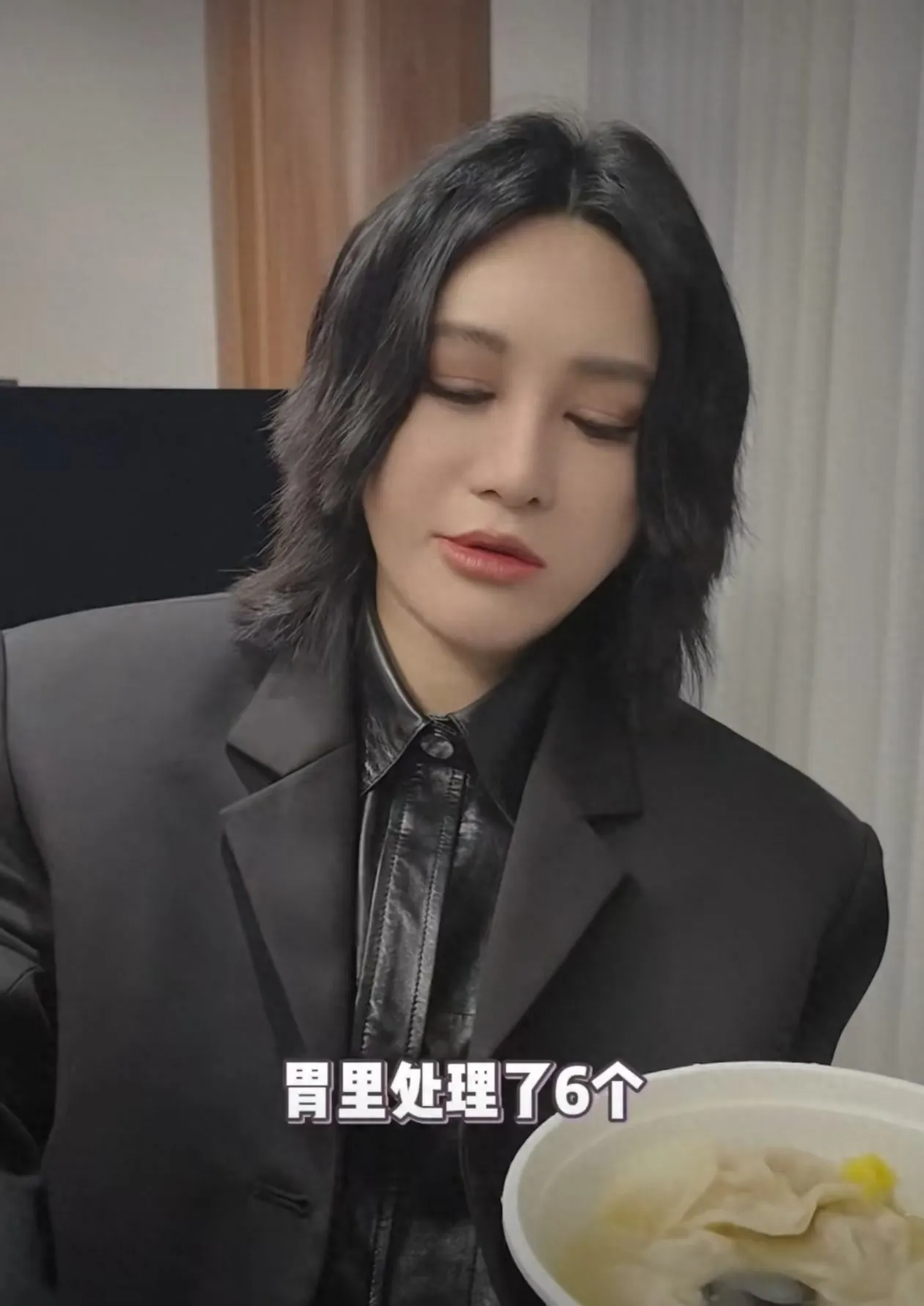 “尚雯婕胃里割了六个息肉”登热搜，本人：胃里面还有，太多了
