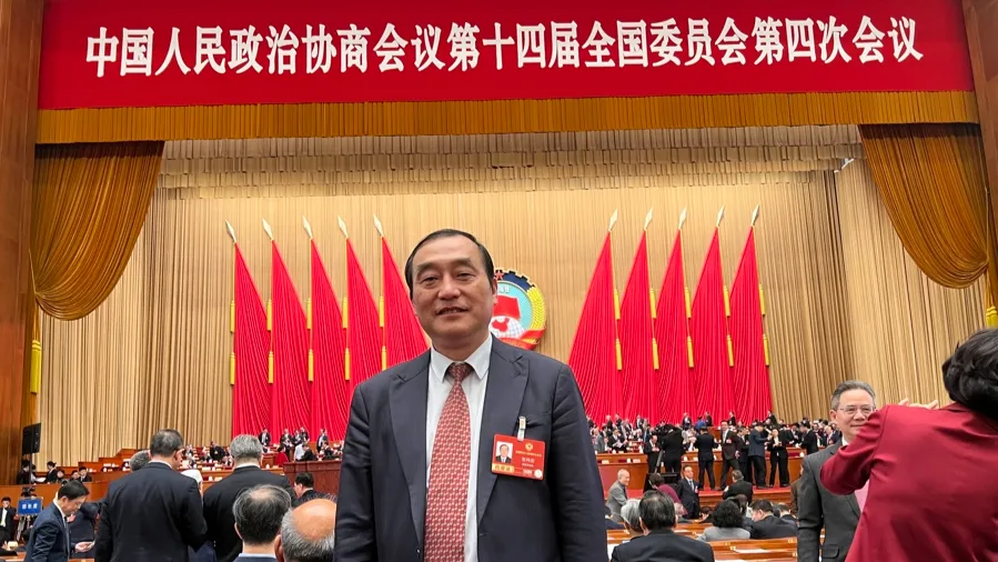 医学会说“无过错”，法医说“有责”？“双轨制”让医患双方都服气难，法院怎么判？