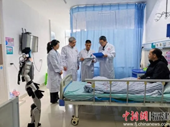 机器人“小立医生”首秀县级医院！福州省立专家携 AI 天团下沉尤溪，开启智慧医疗新纪元