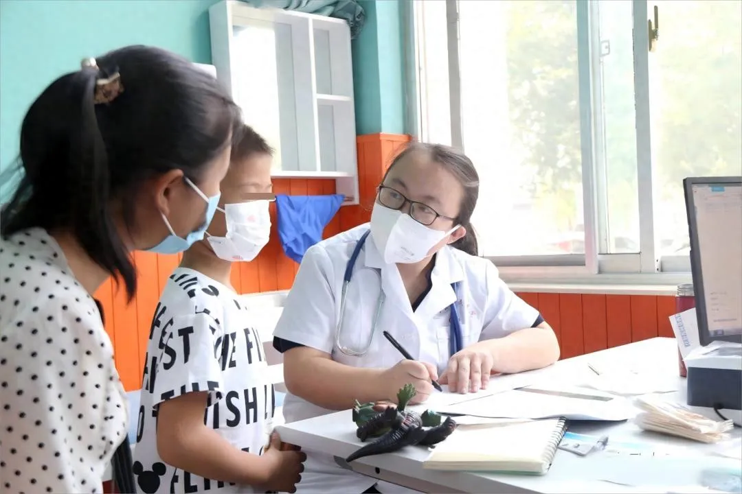 破解“身高焦虑”：齐鲁二院专家详解“助长贴”真相，开出春季科学长高方