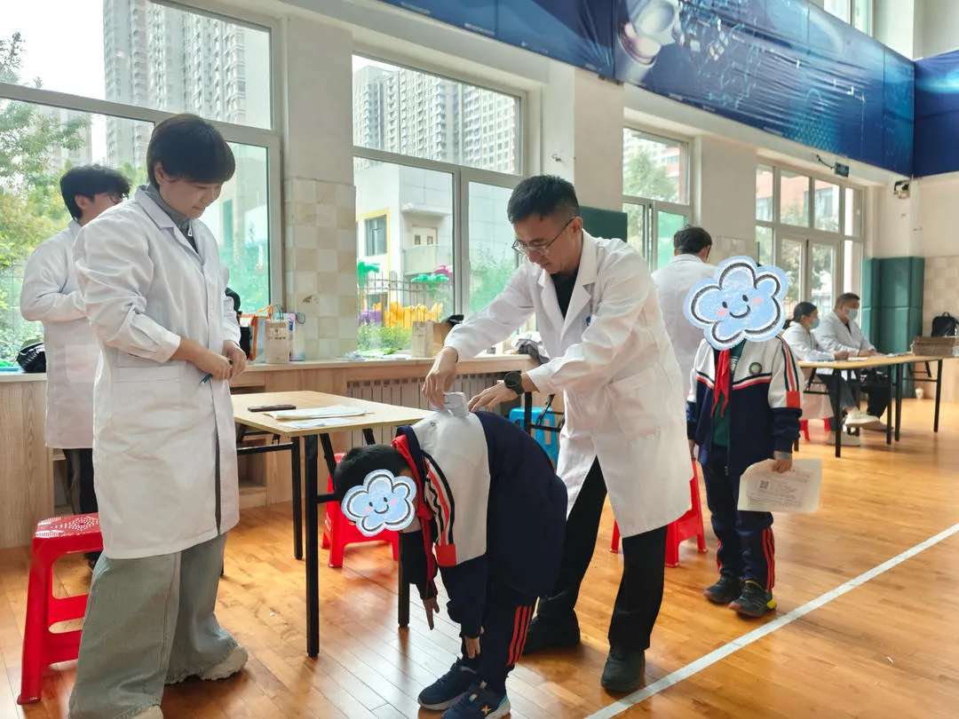 破解“身高焦虑”：齐鲁二院专家详解“助长贴”真相，开出春季科学长高方