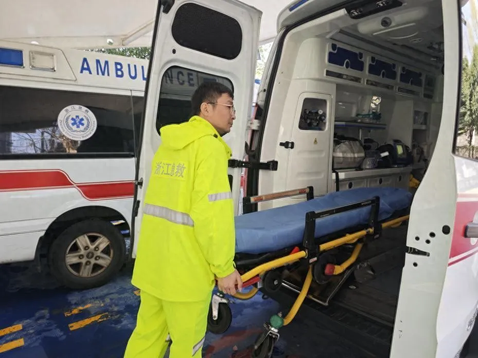 从坠河到复苏：慈溪多部门接力，抢回失温落水者的“黄金生命”