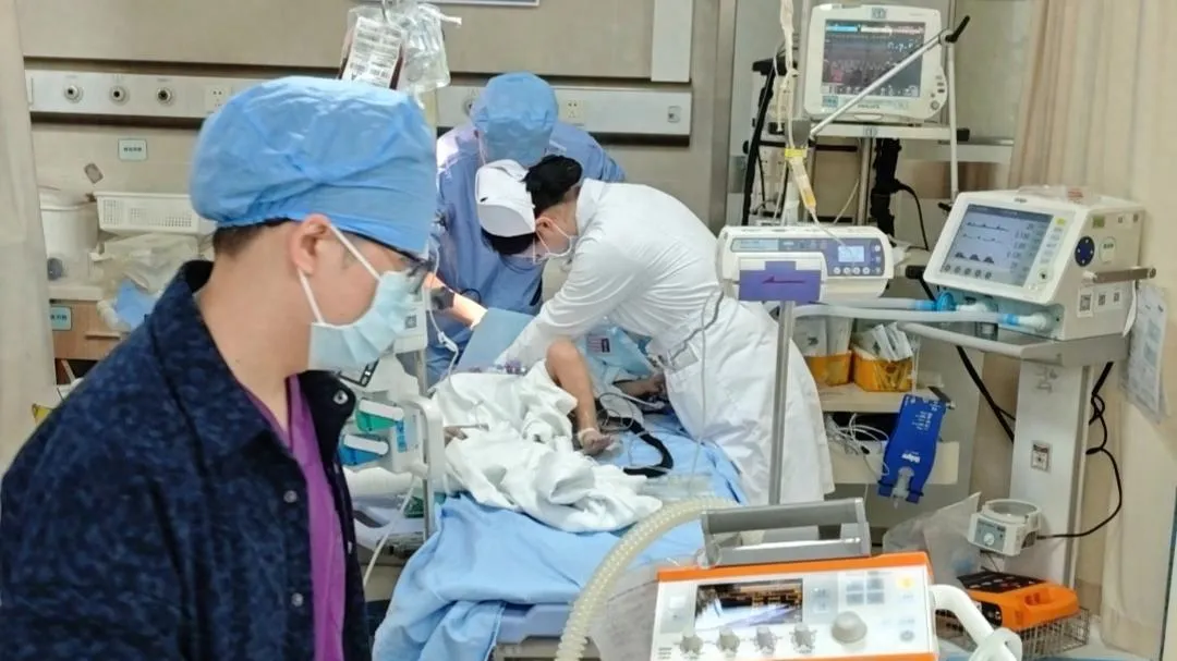 生死竞速 21 天！南医八院多学科联动，成功救治被碾压重伤幼童