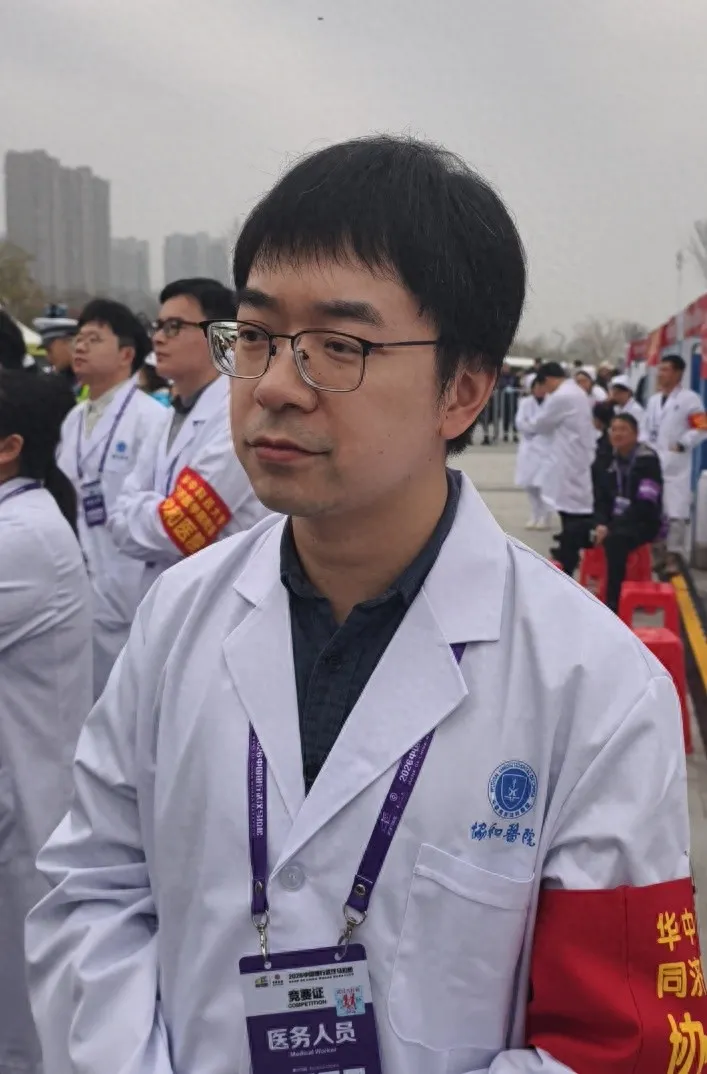 樱花为媒，奔跑向城！2026 武汉马拉松鸣枪开跑，赛道覆盖七大中心城区