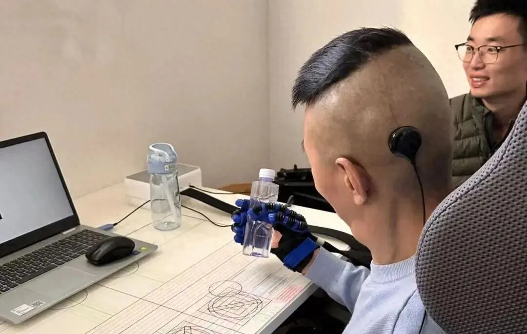 3 月 25 日速读：清华脑机接口全球首款获批；谭瑞松一审死缓；多起人事与国际热点汇总