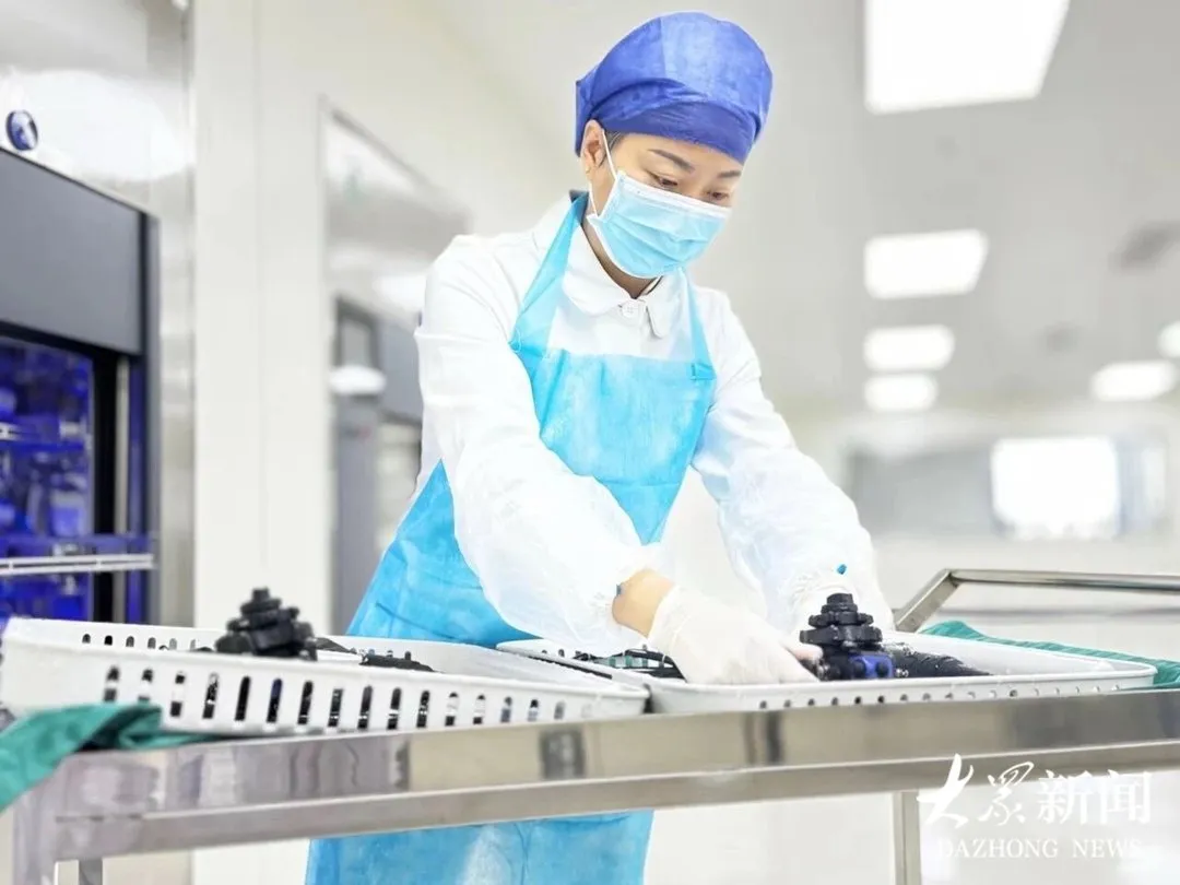 5 动新未来|腕间藏暖意 医心护新城——济南起步区五年医疗蝶变记