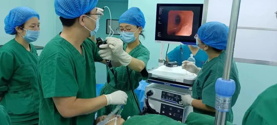 太牛了！65 岁脑梗患者卡了半年的管，医生一招“大扫除”就拔了！